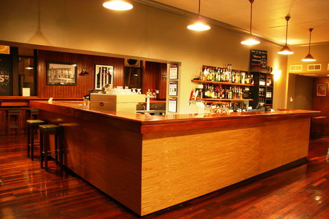 Royal Standard Hotel - Mackay Tourism 0