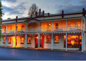 Royal George Hotel - Mackay Tourism 0
