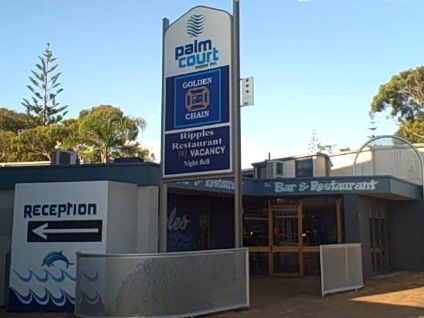 Golden Chain Palm Court Motor Inn - Mackay Tourism 0