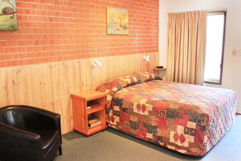 Catalina Motel Lake Macquarie - Mackay Tourism 1