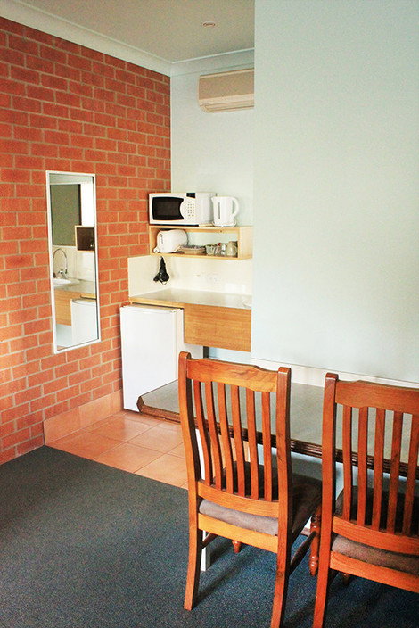 Catalina Motel Lake Macquarie - Mackay Tourism 4