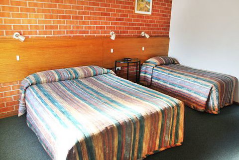 Catalina Motel Lake Macquarie - Mackay Tourism 5