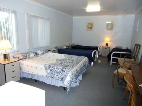 The Blue Mountains G'day Motel - Mackay Tourism 1