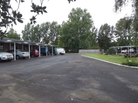 Guyra Motor INN - Mackay Tourism 3