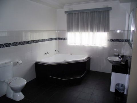 503 On Princes Drive Motel - Mackay Tourism 2