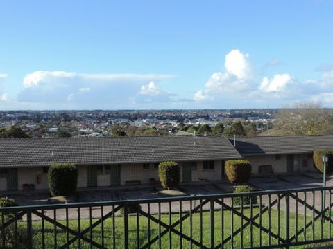 Lakes Resort Mount Gambier - Mackay Tourism 1
