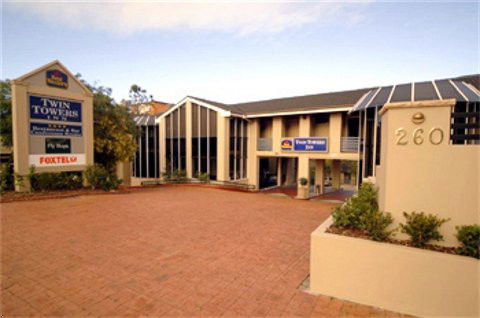 Twin Towers Inn - Mackay Tourism 1