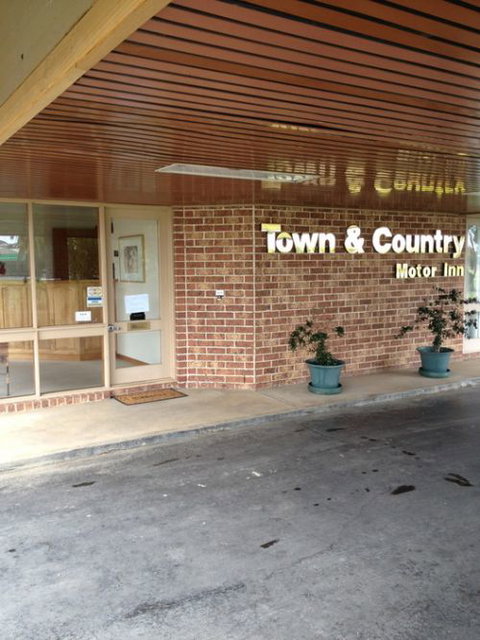 Town & Country Motor Inn Forbes - Mackay Tourism 0