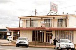 Town House Motor Inn - Mackay Tourism 0