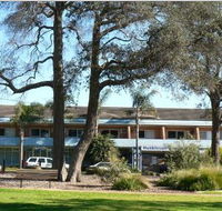 Huskisson Beach Motel - Mackay Tourism
