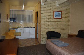 Coastal Comfort Motel - Mackay Tourism 0