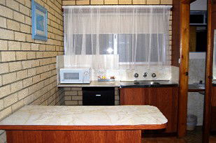 Coastal Comfort Motel - Mackay Tourism 1