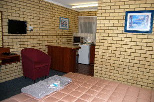 Coastal Comfort Motel - Mackay Tourism 4