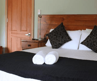 Tullah Lakeside Chalets - Mackay Tourism