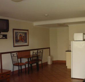 Glenmore Hotel Motel - Mackay Tourism 3