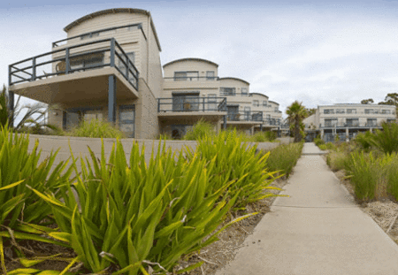 Corrigans Cove Apartments - Mackay Tourism 0