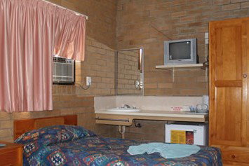 Ascot Budget Inn - Mackay Tourism 0