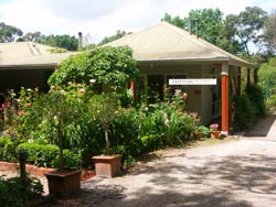 Treetops Bed And Breakfast - Mackay Tourism 0