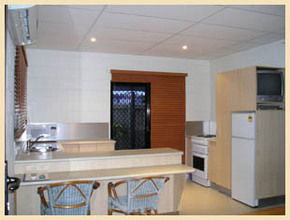 Apollo Jewel Beachfront Apartments - Mackay Tourism 5