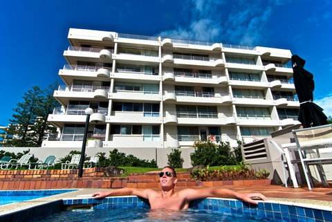 SURFERS CHALET HOLIDAY APARTMENTS - Mackay Tourism 0