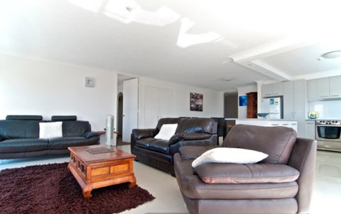 SURFERS CHALET HOLIDAY APARTMENTS - Mackay Tourism 2