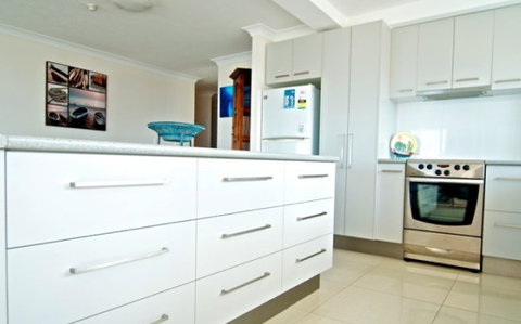 SURFERS CHALET HOLIDAY APARTMENTS - Mackay Tourism 3
