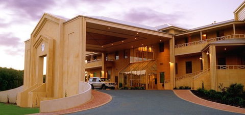 Abbey Beach Resort - Mackay Tourism 3
