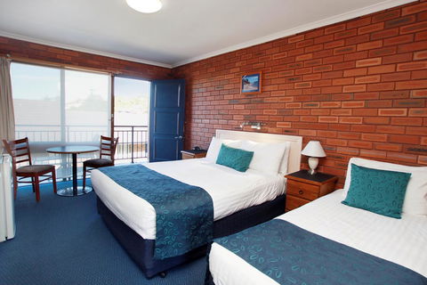 Pelican Motor Inn - Mackay Tourism 0