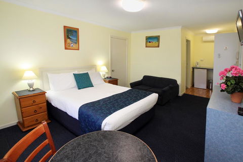 Pelican Motor Inn - Mackay Tourism 1