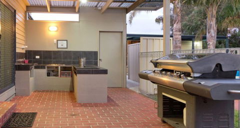Rosebud Motel - Mackay Tourism 0