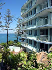 Campbells Cove Beachfront Apartments - Mackay Tourism 0