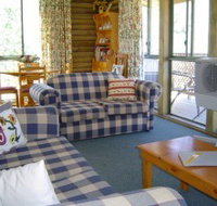 Myrtle Creek Cottages - Mackay Tourism