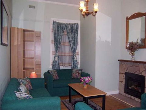Mountain Top Holiday Home - Mackay Tourism 0