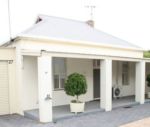 Executive Holiday Rental - Mackay Tourism 3