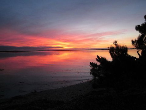Stanley Lakeside Spa Cabins - Mackay Tourism 8