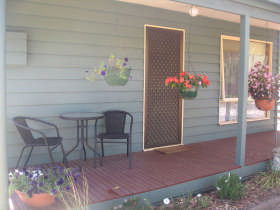 Waterfall Cottage - Mackay Tourism 0