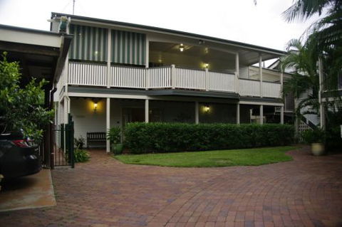 Robbie's Place Self Contained Apartment - Mackay Tourism 3