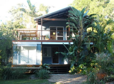 Coochiemudlo Island Family Beach House - Mackay Tourism 0