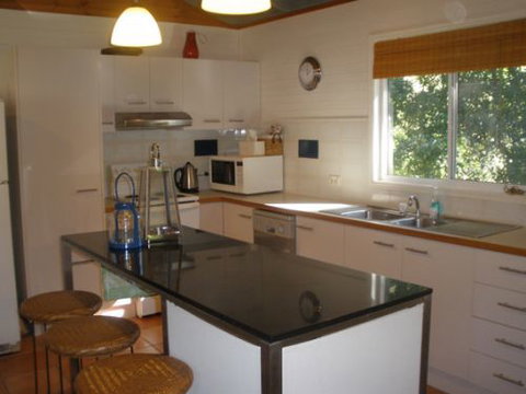 Coochiemudlo Island Family Beach House - Mackay Tourism 3