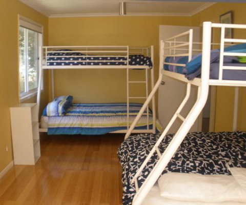 Coochiemudlo Island Family Beach House - Mackay Tourism 7