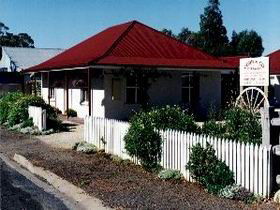 Cobb & Co Cottages - Mackay Tourism 0