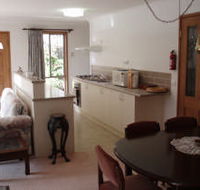 Adrienne's Place On Hill - Mackay Tourism