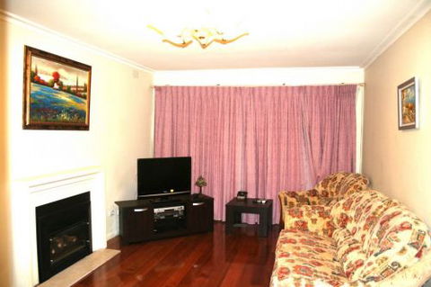 Box Hill Accommodation - Mackay Tourism 0