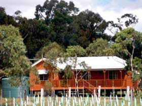 Granite Ridge Wines - Fergies Hill Cottage - Mackay Tourism 0