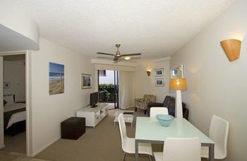 Beach Retreat Coolum - Mackay Tourism 45