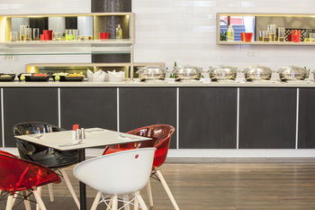 Ibis Melbourne Hotel And Apartments - Mackay Tourism 0