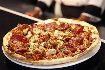 Alpha Hotel Eastern Creek - Mackay Tourism 0