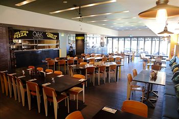 Alpha Hotel Eastern Creek - Mackay Tourism 11