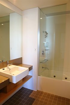 Alpha Hotel Eastern Creek - Mackay Tourism 17