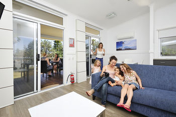 Sydney Lakeside Holiday Park - Mackay Tourism 10
